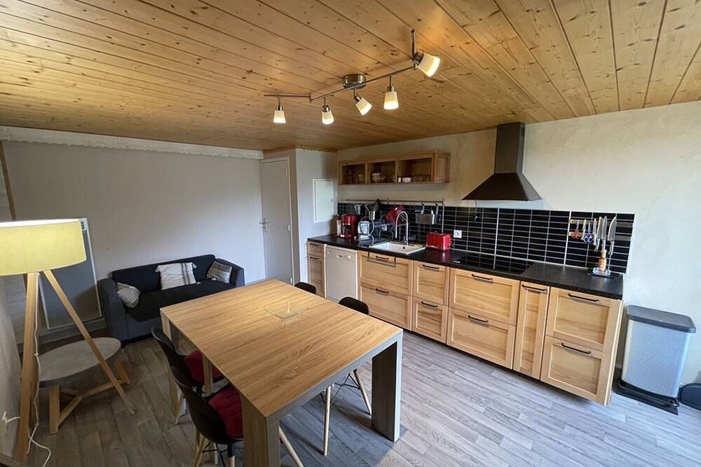 Entire apartment, Cozy duplex with balcony near slopes in Le Lioran, Saint-Jacques-des-Blats