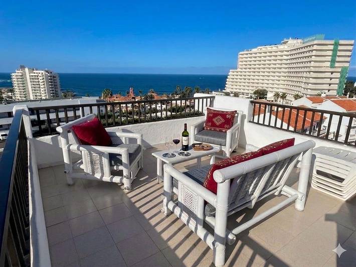 Entire holiday apartment, Apartment - Sleeps 4 - Jacuzzi - Terrace - Pool in San Eugenio Alto, Adeje