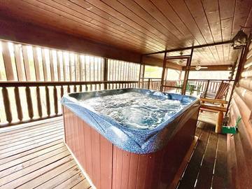 Log Cabin for 12 Guests in Sevier County, Picture 2