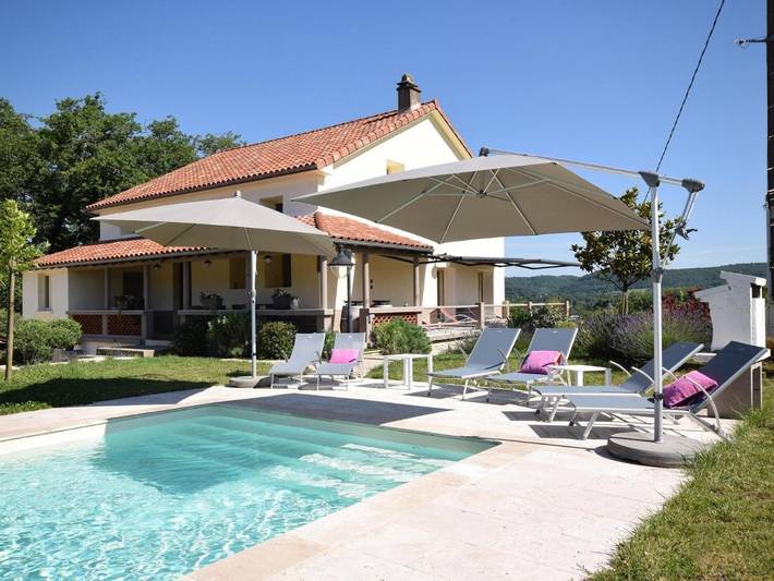 Location de vacances pour 6 personnes, avec jardin ainsi que piscine et terrasse à Vire-sur-Lot