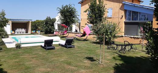 Cottage pour 2 personnes, avec jacuzzi ainsi que jardin et piscine à Chabeuil