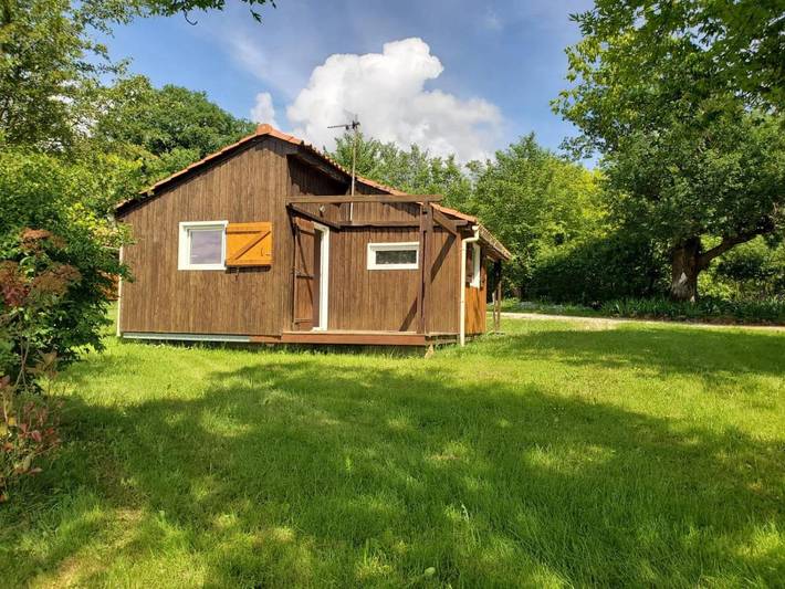 Parc de vacances pour 5 personnes, avec terrasse ainsi que jardin et vue, animaux acceptés à Causse-et-Diège