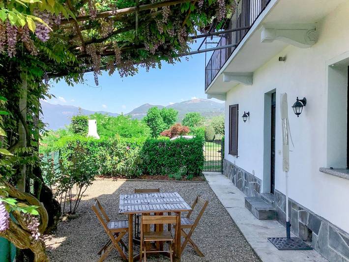 Ferienwohnung für 3 Personen, mit Terrasse und Garten sowie Seeblick in Comune di Luino
