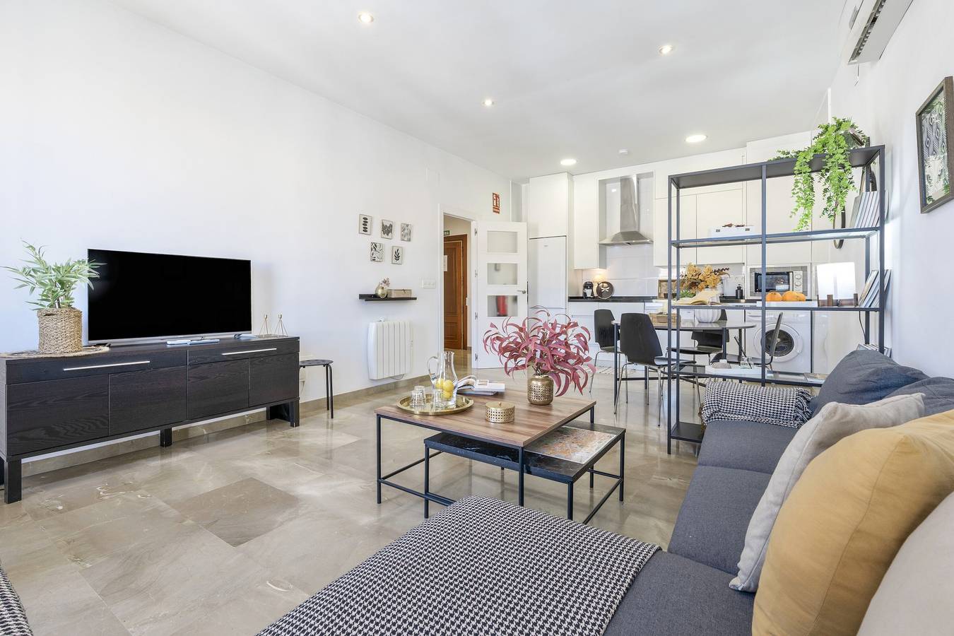 Apartamento entero, Ático Centro con Vistas a la Alhambra, Balcón, Wi-Fi y Aire Acondicionado in Realejo-San Matías, Granada