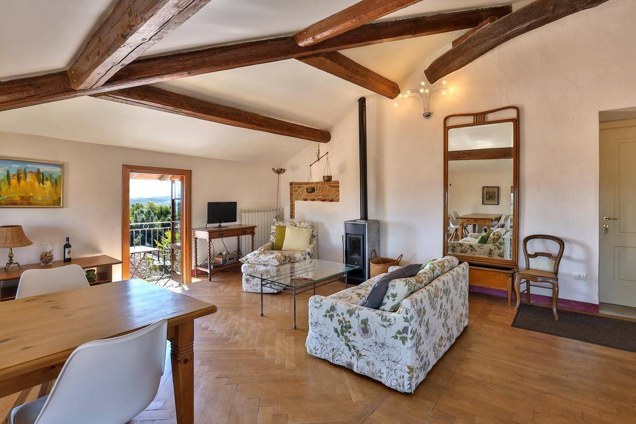 Geheel vakantieappartement, Vakantieappartement voor 2 personen met tuin in Mombaruzzo, Provincie Asti