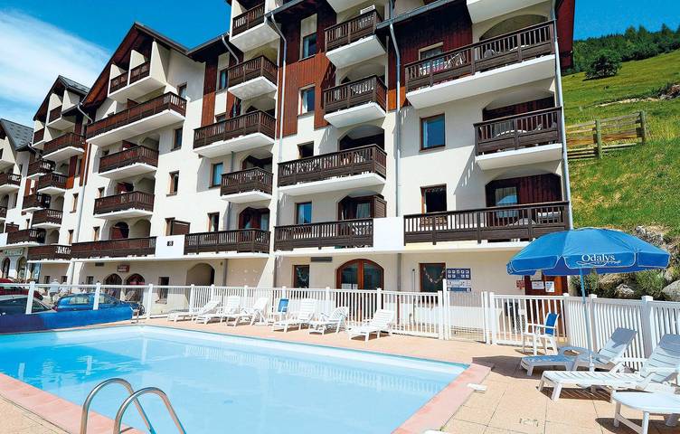 Gîte pour 6 personnes, avec piscine et balcon, adapté aux familles dans Office De Tourisme De Saint Sorlin D Arves