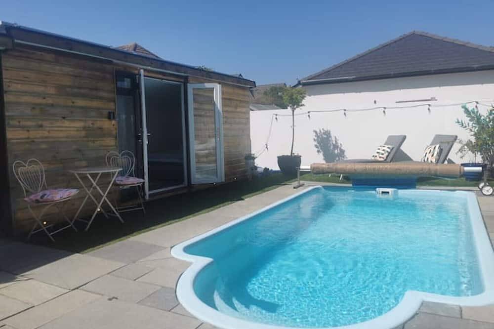 Log Cabin for 2 People in Poole, Poole Harbour