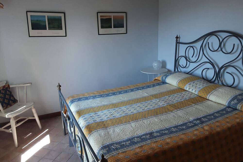 Villa with own pool, mountain village with restaurant and shop. North of Lucca in Pieve Fosciana, Garfagnana