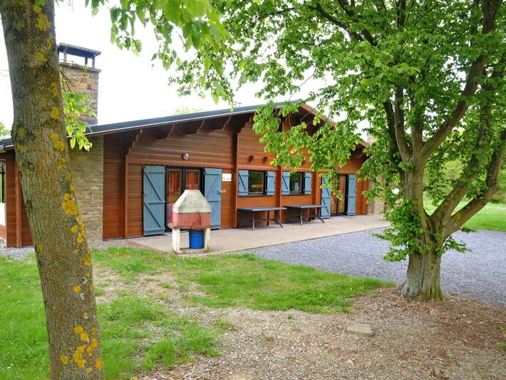 Location de vacances pour 9 personnes, avec Terrasse ainsi que Jardin et Sauna à Houyet