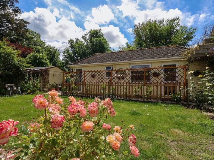 Cottage for 2 people, with garden, with pets in Ringwood