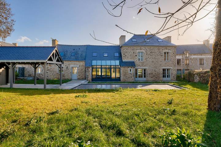 Location de vacances pour 12 personnes, avec jardin à Tréméreuc