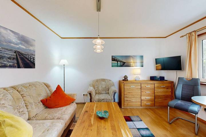 Ferienhaus für 2 Personen, mit Terrasse und Garten in Zirkow