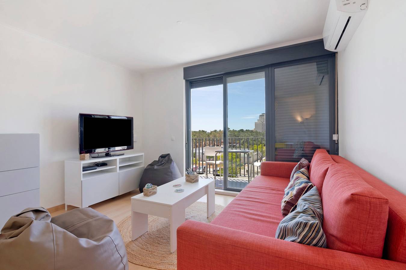 Entire apartment, Apartment 'Summer Place' with Balcony and Wi-Fi in Monte Gordo, Faro District
