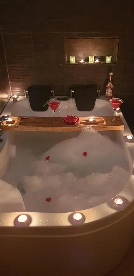 Apartamento de vacaciones para 2 personas, con jardín además de terraza y jacuzzi - 1