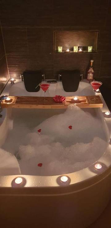 Gîte pour 3 personnes, avec terrasse ainsi que jardin et jacuzzi à Casseneuil