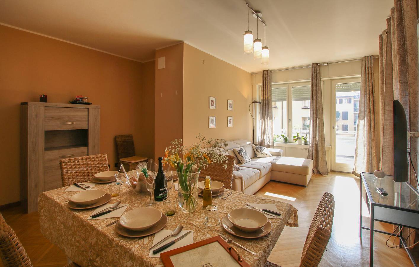 Ganze Ferienwohnung, Gemütliche Wohnung bei Rovereto mit Terrasse & WiFi in Rovereto, Trentino