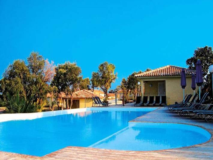 Gîte pour 6 personnes, avec piscine et jardin, adapté aux familles dans Sainte-Lucie de Porto-Vecchio - 3