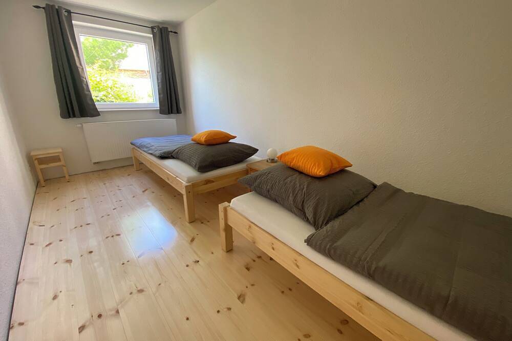 Ganze Wohnung, Ferienwohnungmit offener Küche in großzügigem Haus mit Hof und Garten in Muldestausee, Dübener Heide