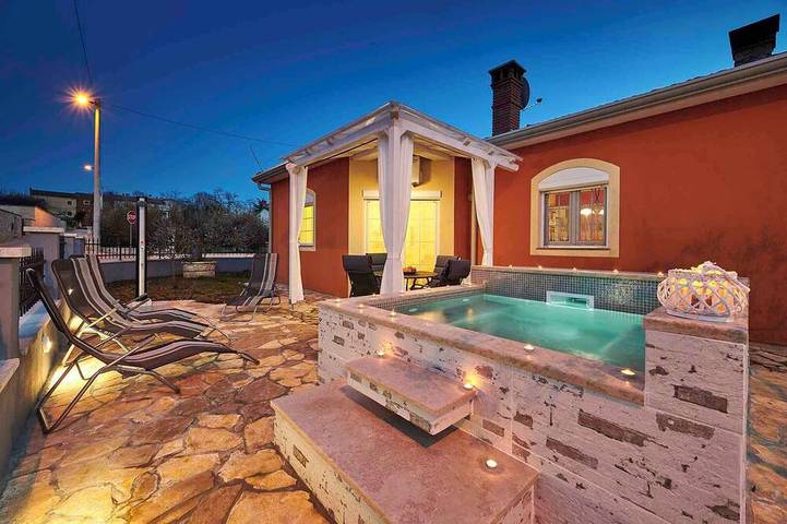 Ferienhaus für 4 Personen, mit Garten und Whirlpool in Umag