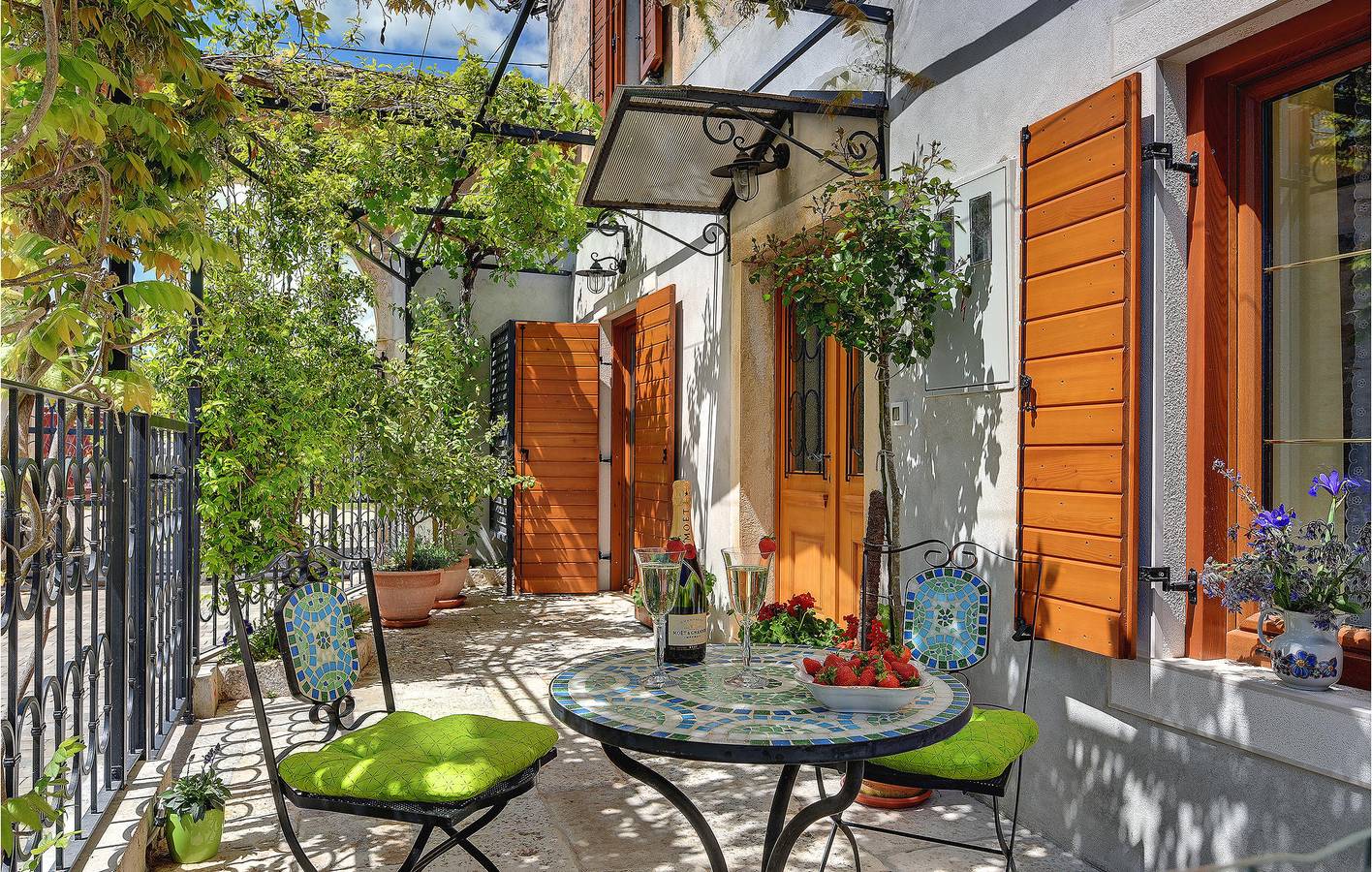 Charmante Terrassenwohnung in der Nähe von Krnica – Restaurants und Strand sind zu Fuß erreichbar in Marčana, Südküste Istrien