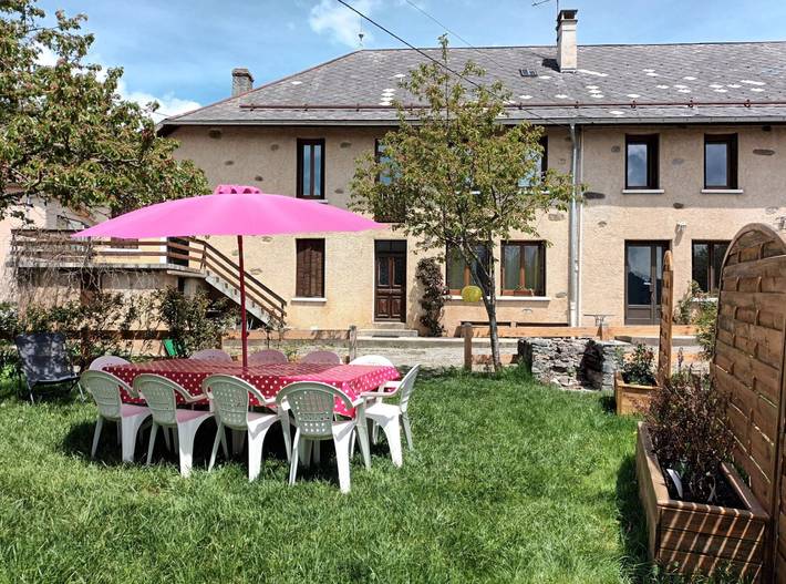 Gîte pour 9 personnes, avec jardin et terrasse, animaux acceptés - 1