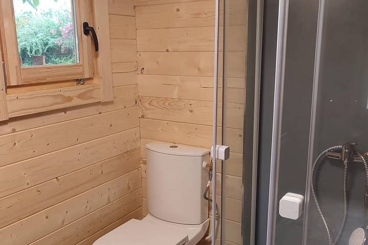 Detached chalet with unobstructed view of natural surroundings. in Ville-sur-Lumes, Ardennen