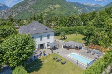 Chambre d’hôte pour 2 personnes, avec jardin et piscine ainsi que sauna et jacuzzi en Savoie