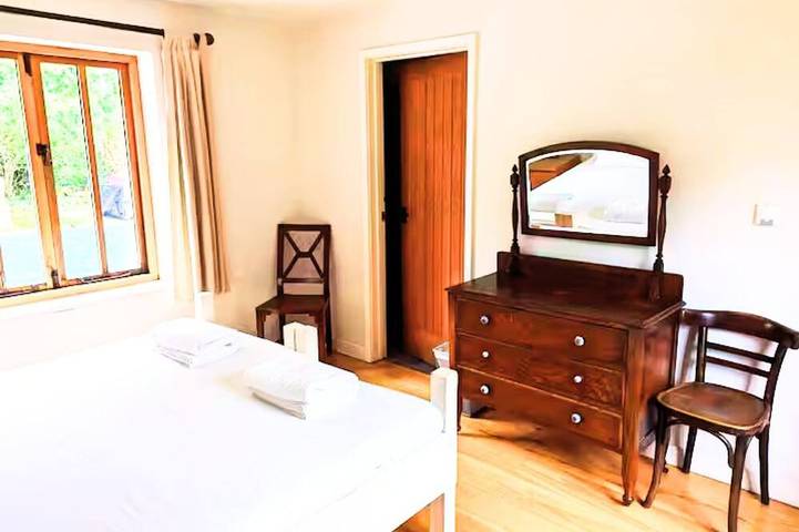 * Neues Angebot * Wunderschönes Cottage, hundefreundlich, gemeinsamer Pool und Tennisplatz in West Sussex