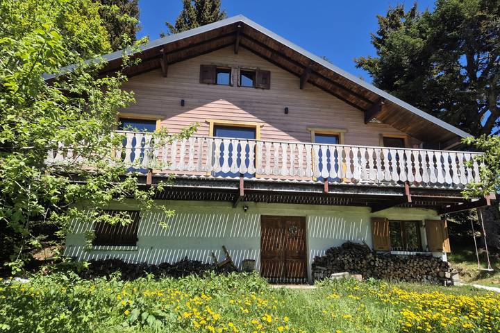 Gîte pour 12 personnes, avec Terrasse à Montcel