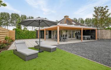 Ferienhaus für 6 Personen, mit Terrasse und Sauna sowie Garten und Whirlpool, mit Haustier in Zeeland