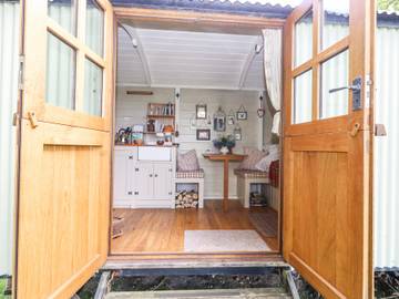 Hut for 2 People in Purbeck Heritage Coast, South West England, Photo 1