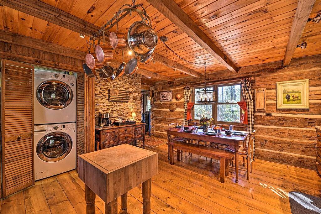 Neu! Rustikale \"Courage Cabin\" mit Blick auf die Berge und den Fluss in Blue Ridge Parkway, Fleetwood