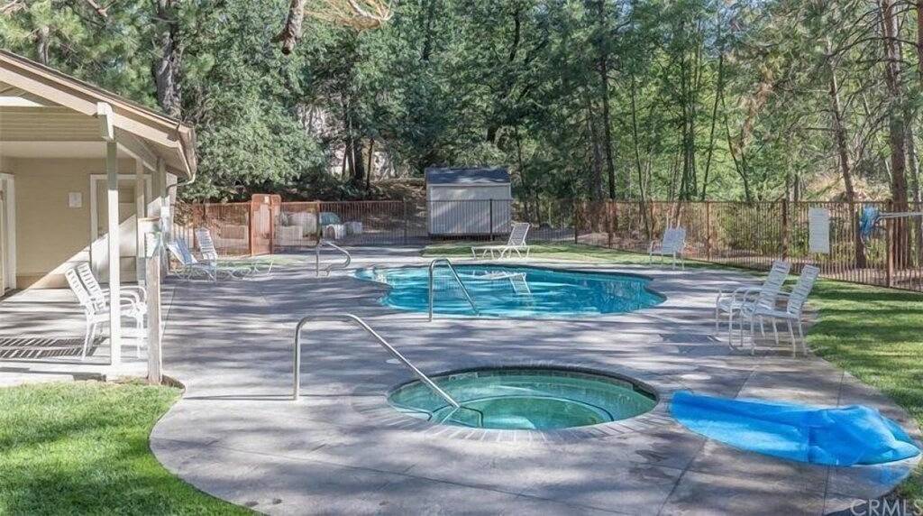 Ganze Wohnung, Rosenberg Slide Creek in Bass Lake