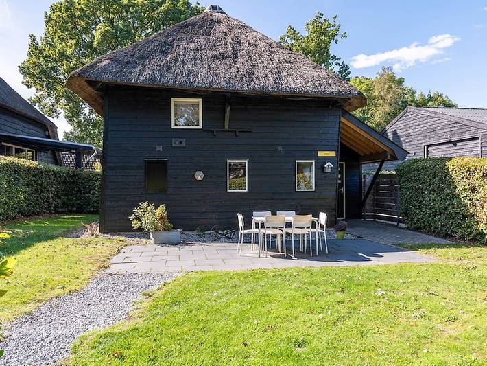 Ferienhaus für 6 Personen, mit Terrasse und Garten sowie Seeblick