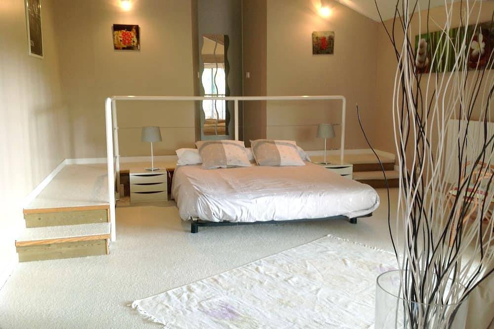 Large luxury villa in the middle of the forest, heated swimming pool, quiet garden. in Capbreton, Côte d’Argent