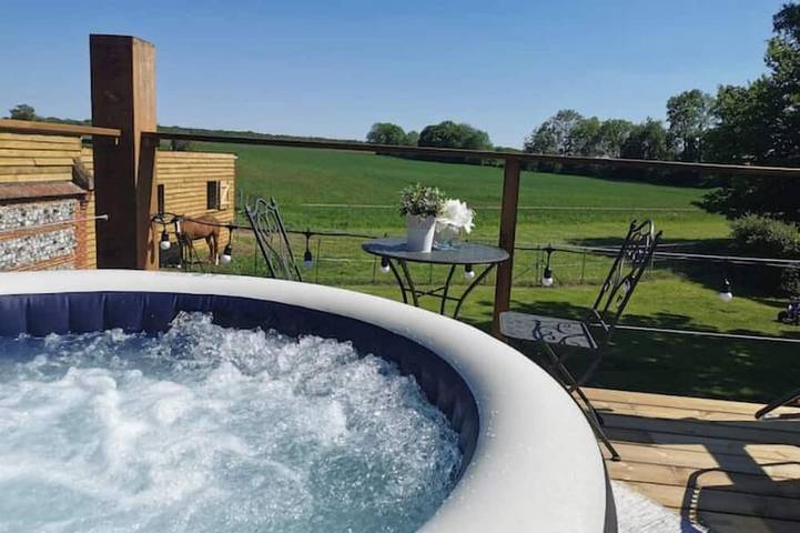 Location de vacances pour 2 personnes, avec balcon ainsi que jardin et jacuzzi à Saint-Martin-le-Gaillard