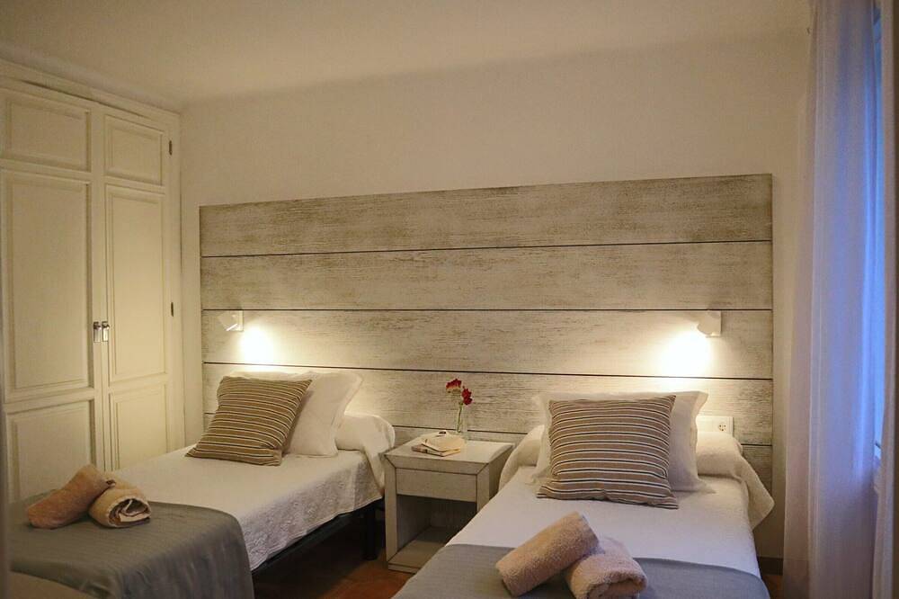 Ca'n Turicano In Porto Petro With Private Pool, Lovely Garden, Wi-Fi. (Vt/0184.) in Portopetro, Santanyí