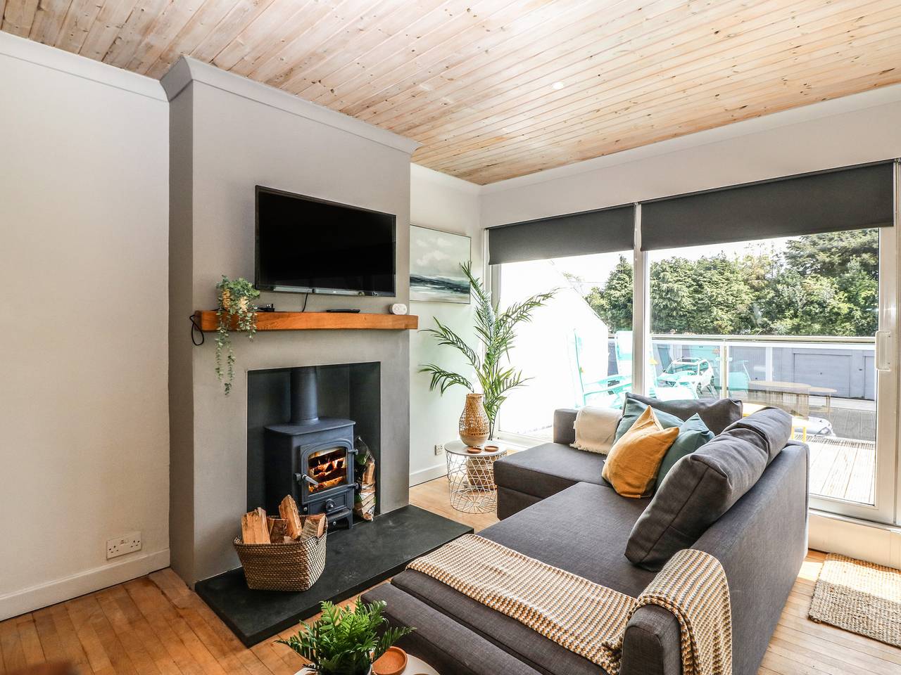 22 Glyn Y Mor in Llanbedrog, Gwynedd