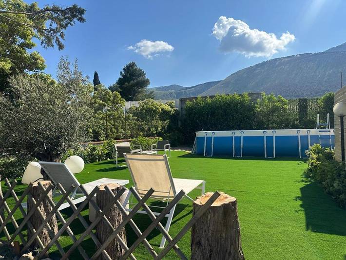 Casa vacanza per 8 persone, con piscina e giardino a Palermo