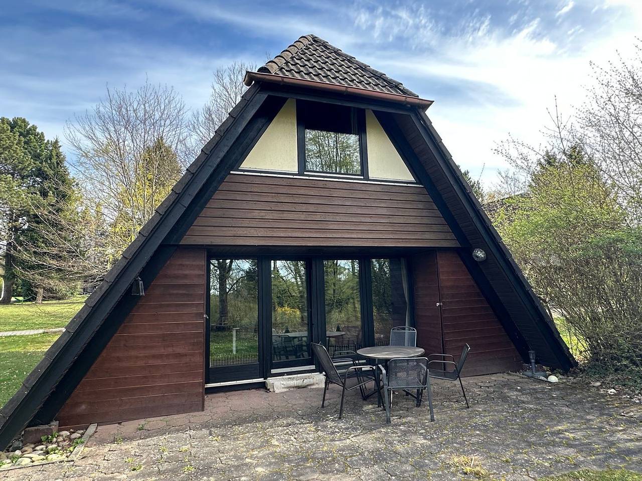 Voll ausgestattetes Ferienhaus "Winnetou" Nr.127 im Grünen mit Terrasse in Waldbrunn, Neckar-Odenwald-Kreis