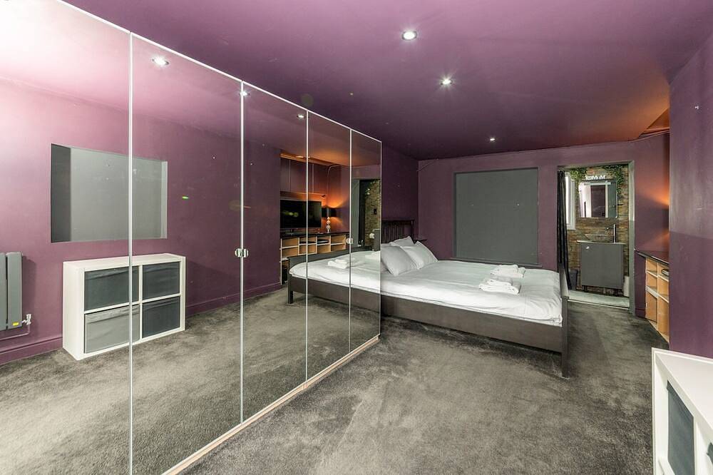 Spacious Home Heated Pool(April-Sep) in Tilehurst - Pass the Keys in Reading, Berkshire