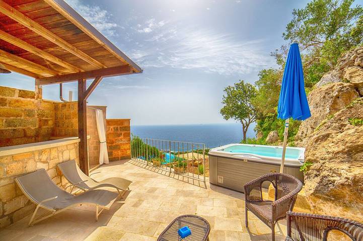 Maison de vacances pour 4 personnes, avec jacuzzi ainsi que terrasse et jardin à Novaglie
