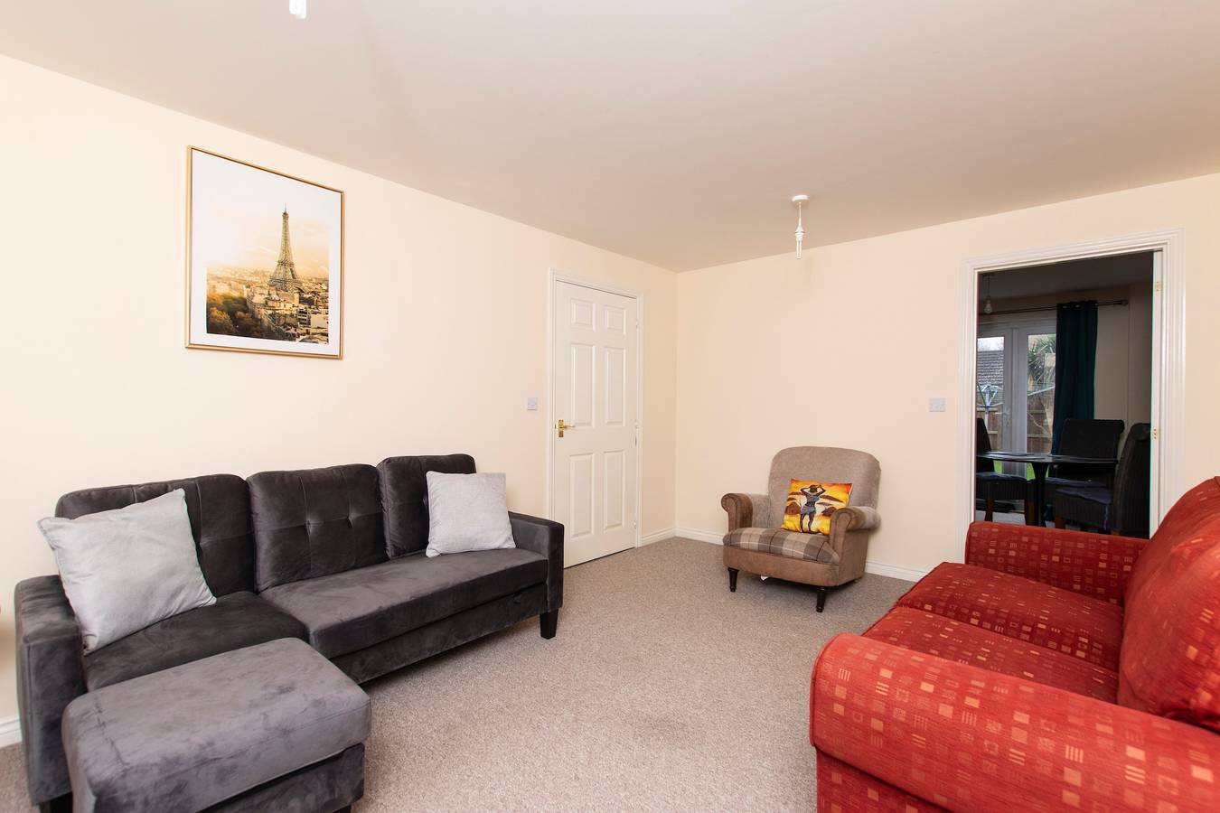 8 Guests - 4 Bedrooms - Parking - Garden in Costessey, Norfolk