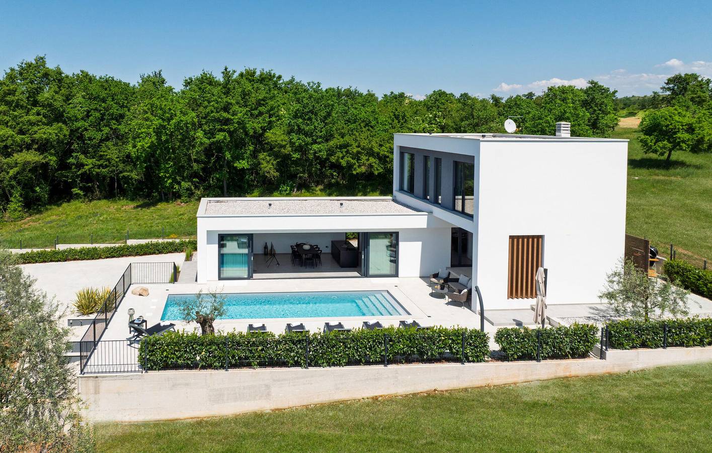 Modernes Apartment mit 2 Schlafzimmern, Pool, WLAN und Zugang zum Strand in Poreč, Grad Poreč