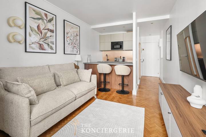 Appartement entier, Ecrin contemporain lumineux in Paris, Île de France
