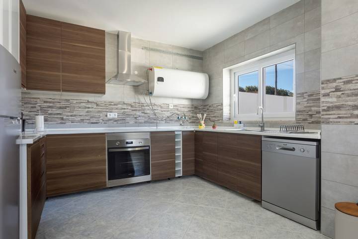 Villa 'Bekas House' con giardino privato, veranda e Wi-Fi in Óbidos, Leiria District