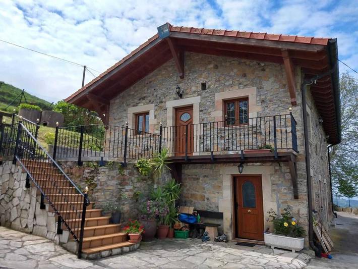 Casa rural para 11 personas, con vistas y jardín en Cantabria