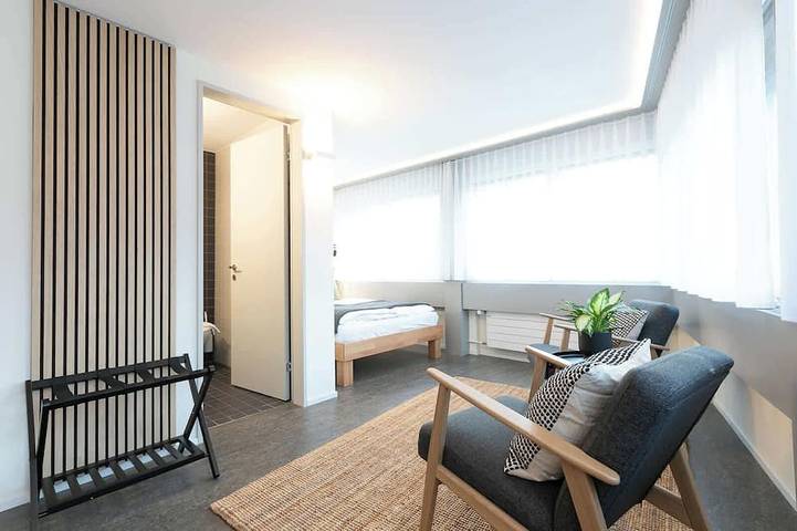 Ganze Wohnung, Central St. Gallen Studio (red): Fast Wifi & kitchen for shared use in St. Gallen, Zürich Voralpen