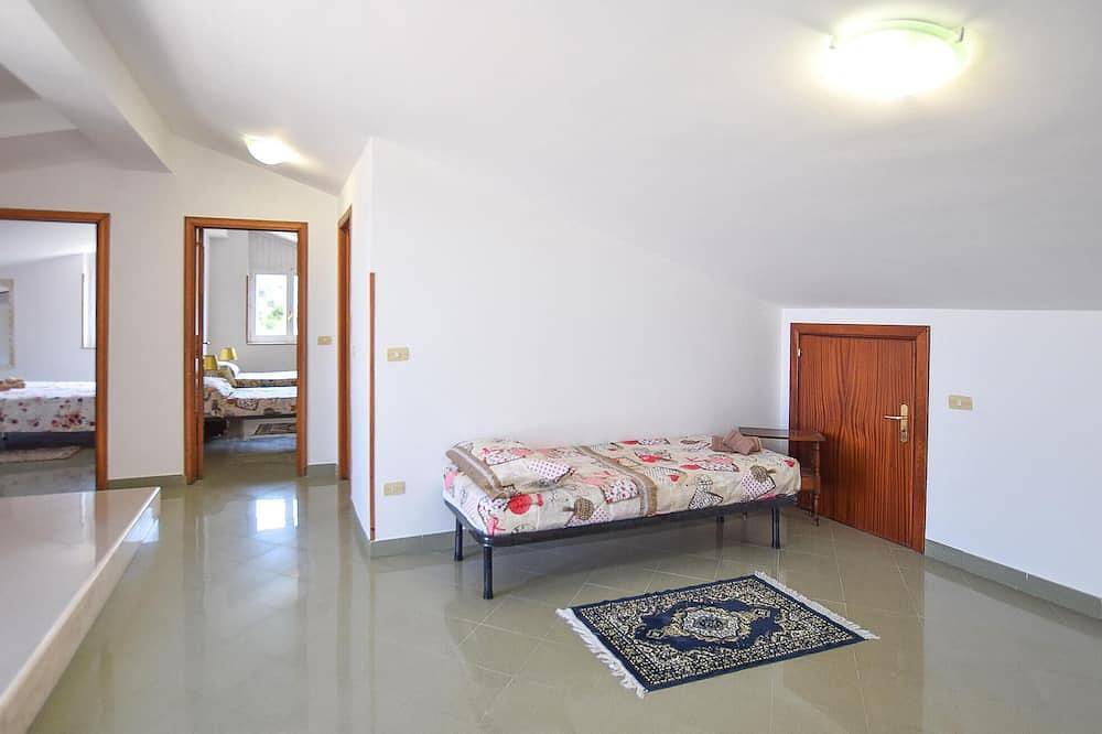 Amazing home in Maria di Castellabate with Wifi in Santa Maria di Castellabate, Castellabate