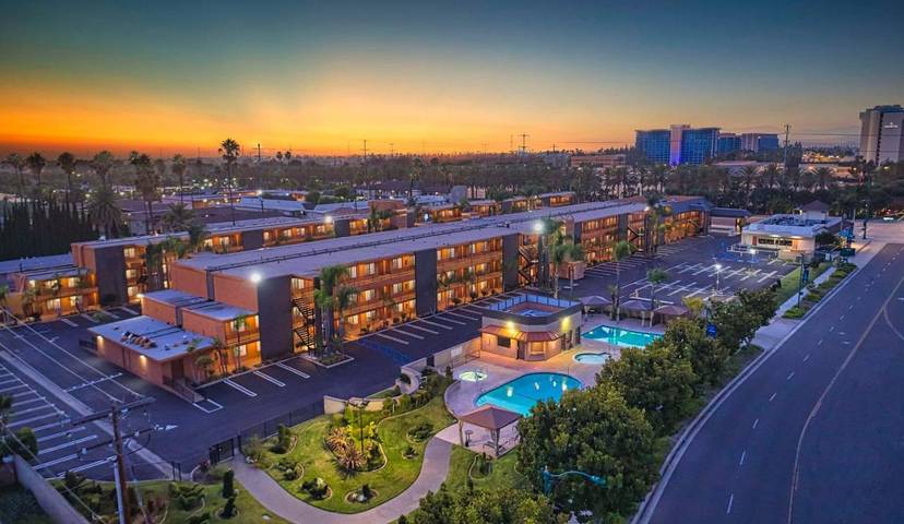 Apartamento para 2 personas, con jacuzzi además de piscina y jardín en Anaheim